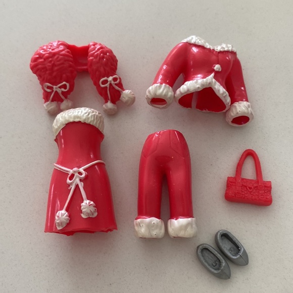 Polly Pocket Snow Day Sleigh Set - Picture 9 of 16